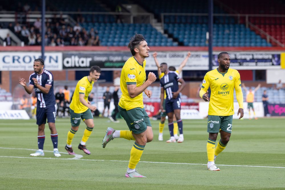 Bowie Brace Lifts Hibs to Opening Day Win Over Dundee